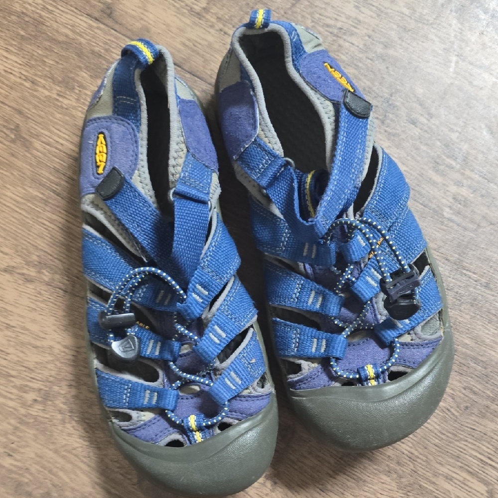 KEEN Kids Blue and Gray‎ Adventure Sandals Sz 4